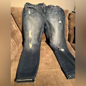 Torrid Women’s 18 short ripped skinny jeans